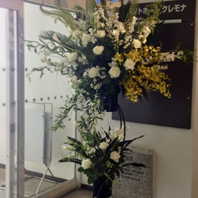 ボリュームや内容により価格が変わります。 1段／15,000円+税～、2段／20,000円+税～